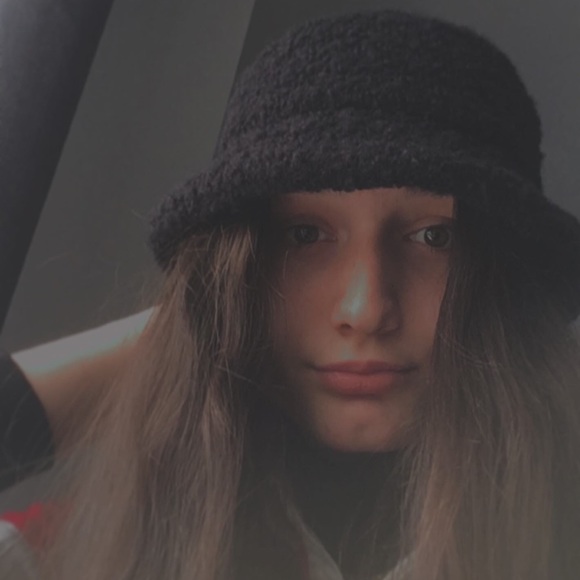 Meet your Posher, Melyna - Picture 1 of 1